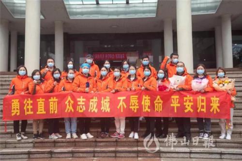 武汉加油|众志成城，，同心抗疫，，佩安婷用行动誊写社会责任